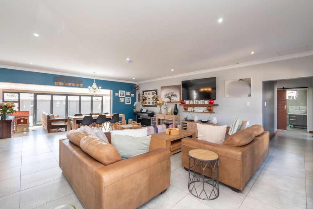 House for sale in Somerton Estate - 1BX1691061 House for sale in Somerton Estate - 1BX1691061