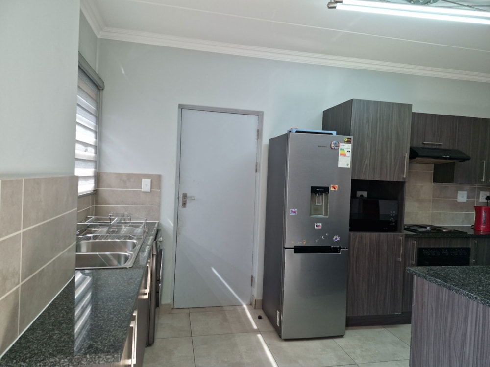 Security estate home for sale in Thatchfield - CN1710226