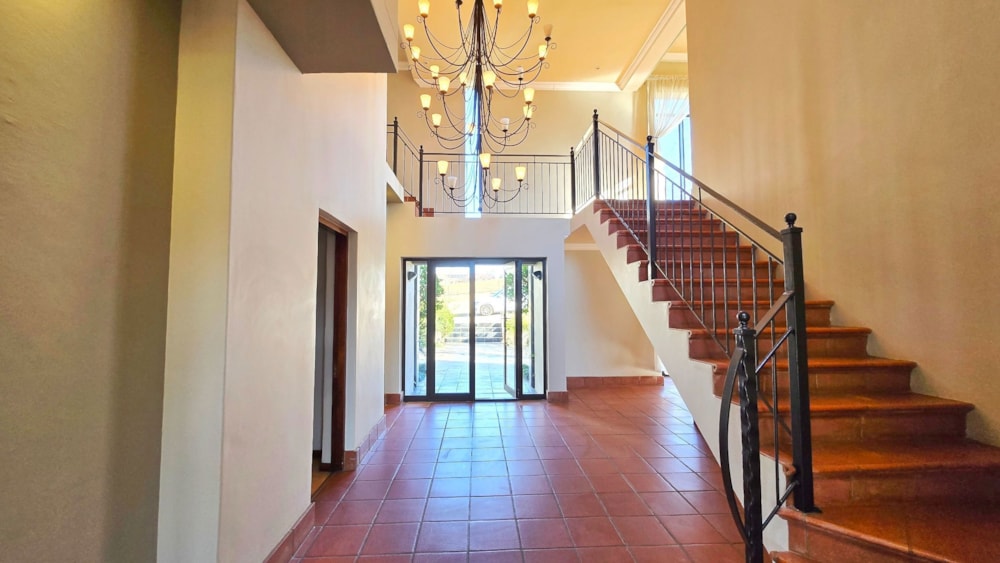 Double-storey house for sale in Mooikloof - PT1703759 Double-storey house for sale in Mooikloof - PT1703759