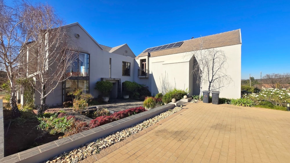 Double-storey house for sale in Mooikloof - PT1703759 Double-storey house for sale in Mooikloof - PT1703759