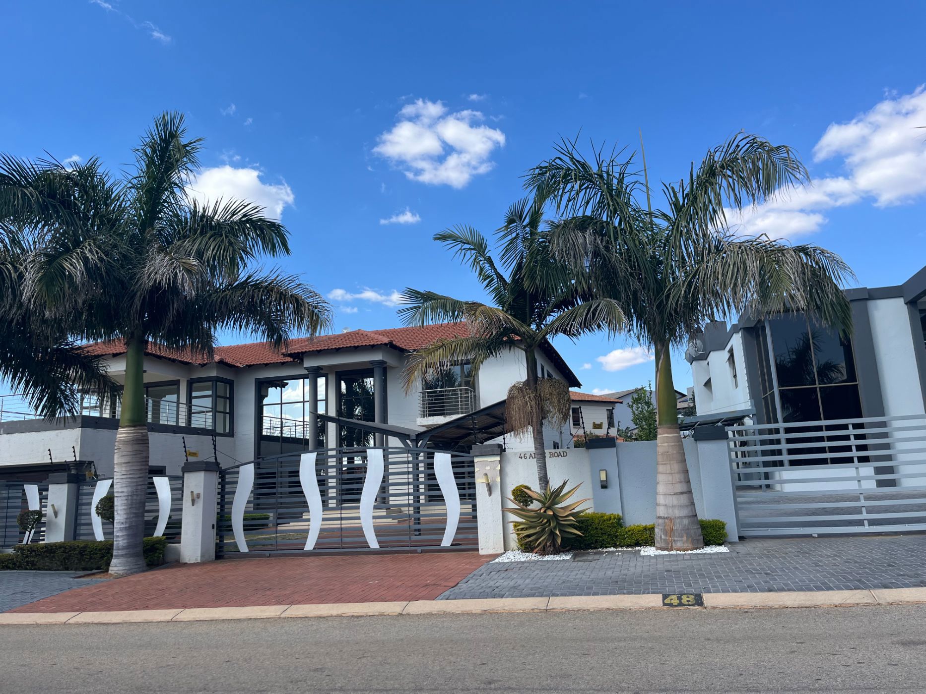 Double-storey house for sale in Bendor - 1PS1711280