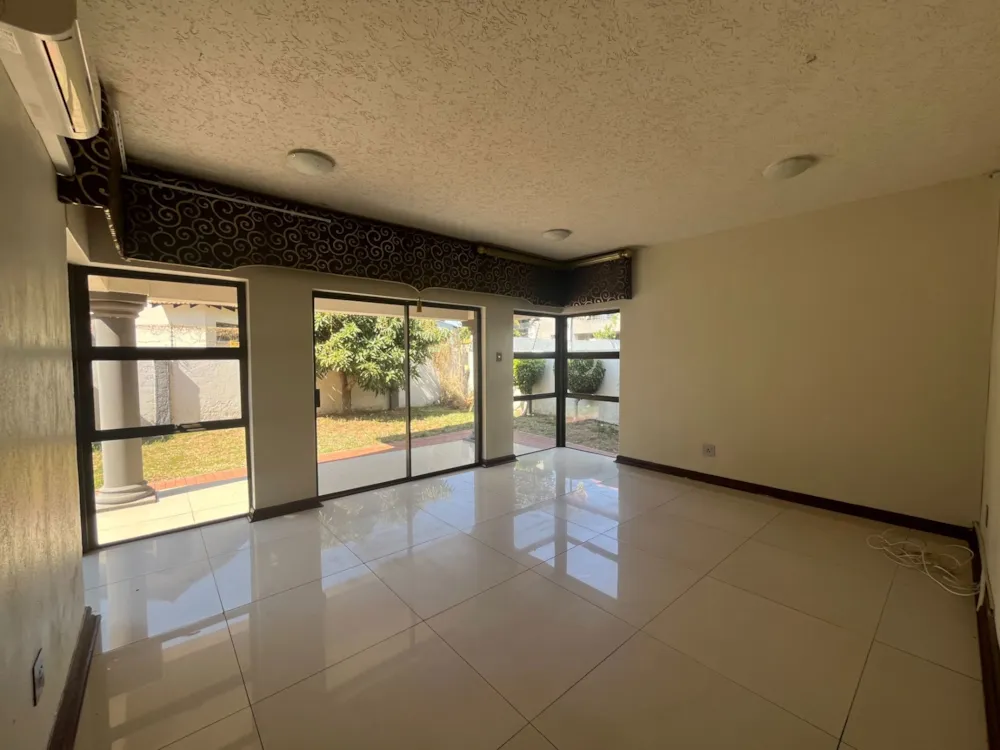 Double-storey house for sale in Bendor - 1PS1711280