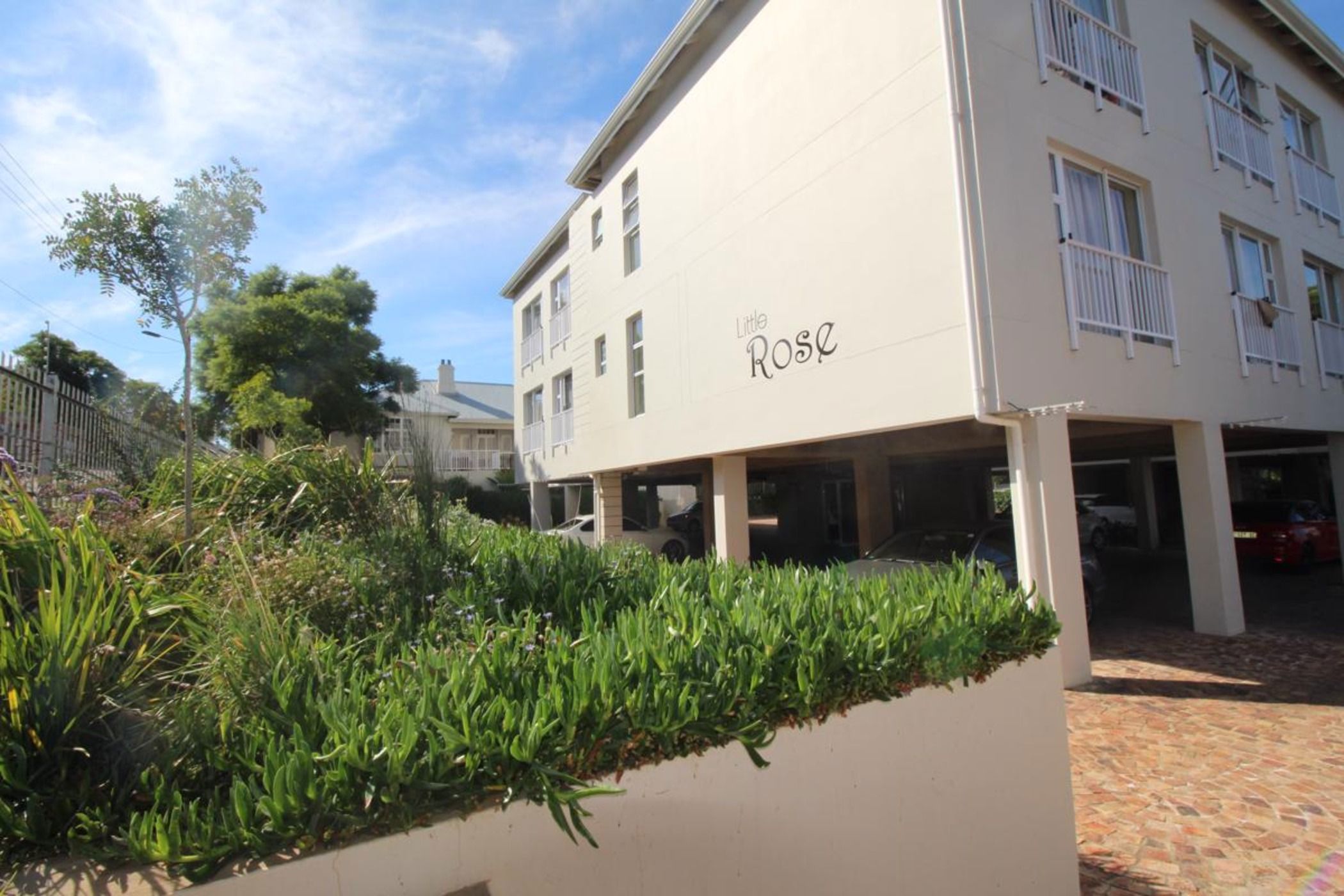 Bachelor apartment to rent in West Hill, Grahamstown, Makhanda - 1GC1711176