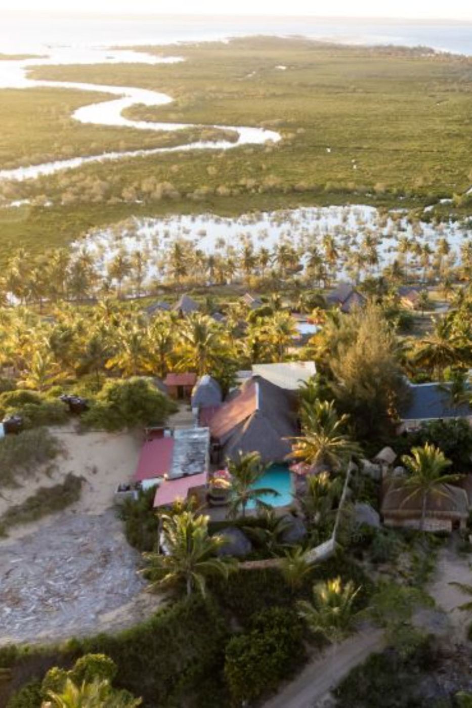 Beach resort for sale in Praia da Barra, Mozambique - 3MQ1691208