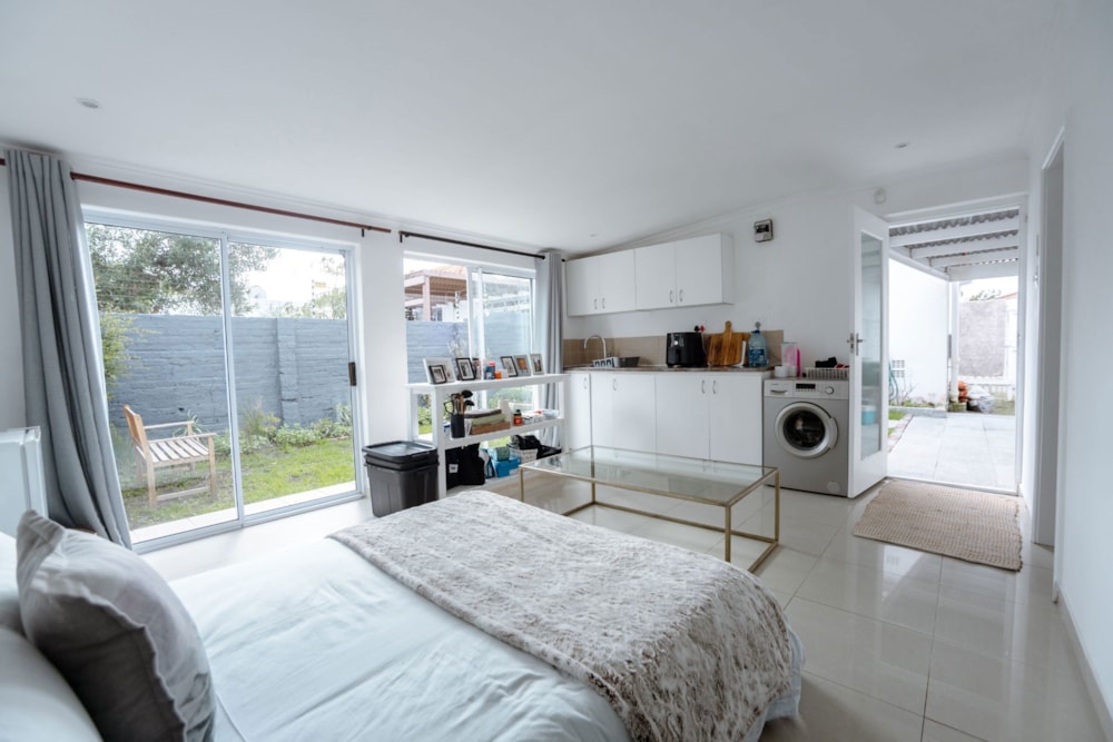 Townhouse let in Claremont, Cape Town - RBL1700001 Townhouse let in Claremont, Cape Town - RBL1700001