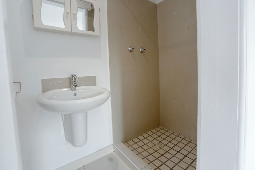 Townhouse let in Claremont, Cape Town - RBL1700001 Townhouse let in Claremont, Cape Town - RBL1700001