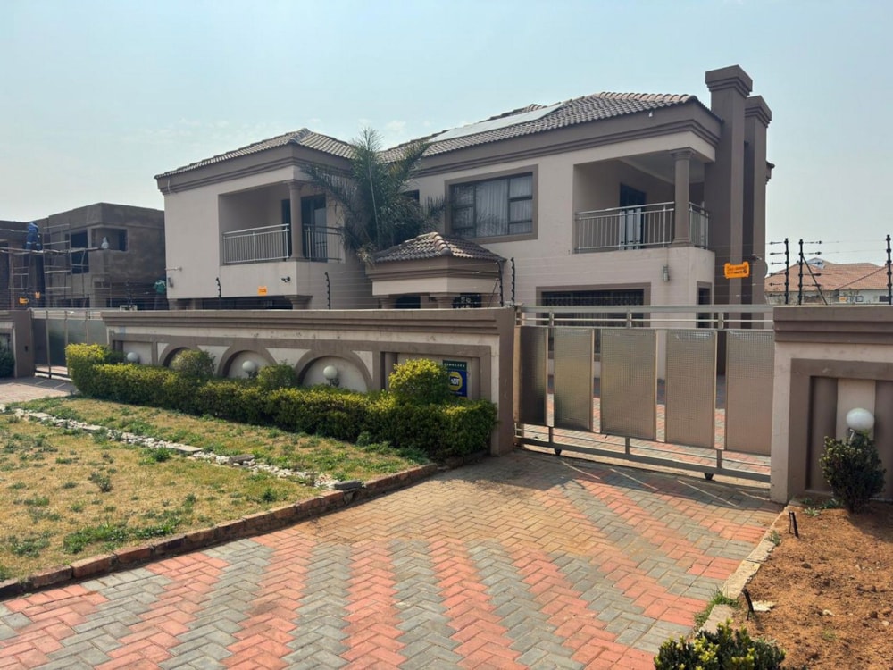 Double-storey house for sale in Aerorand - 1MD1712630