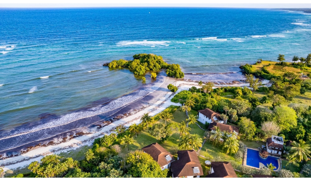 Beachfront villa for sale in Msambweni, Kenya - 3KE1709681