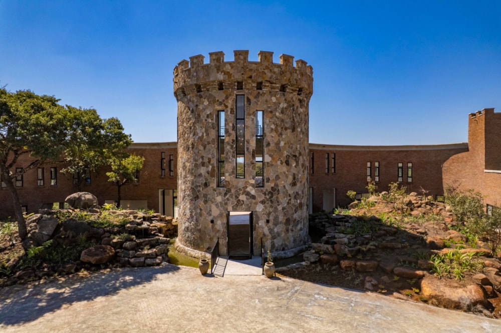 Multi-storey house for sale in Umwinsidale, Zimbabwe - 3ZB1707498 Multi-storey house for sale in Umwinsidale, Zimbabwe - 3ZB1707498