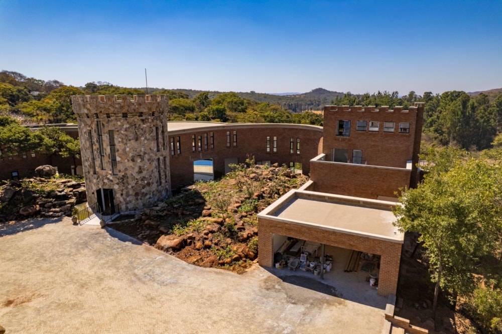 Multi-storey house for sale in Umwinsidale, Zimbabwe - 3ZB1707498 Multi-storey house for sale in Umwinsidale, Zimbabwe - 3ZB1707498