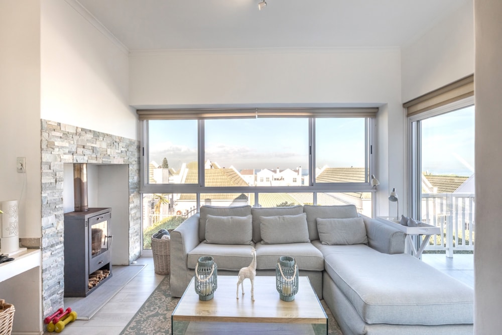 Double-storey house let in Big Bay - 1TV1709855