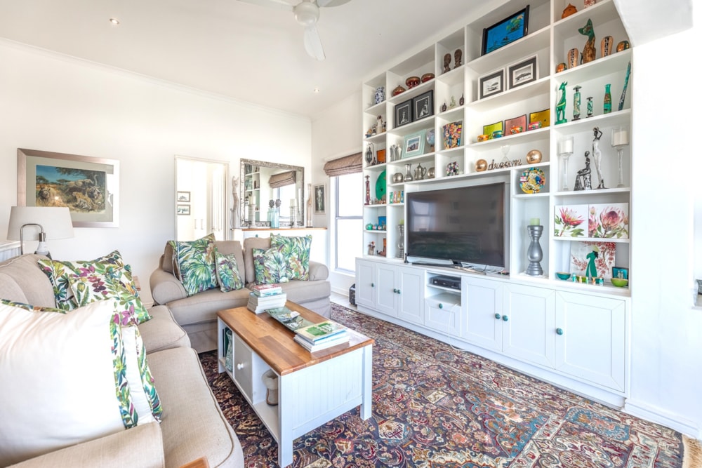 Double-storey house let in Big Bay - 1TV1709855