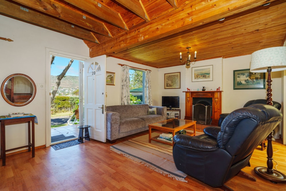 House let in Clovelly, Fish Hoek - FHL1710918 House let in Clovelly, Fish Hoek - FHL1710918
