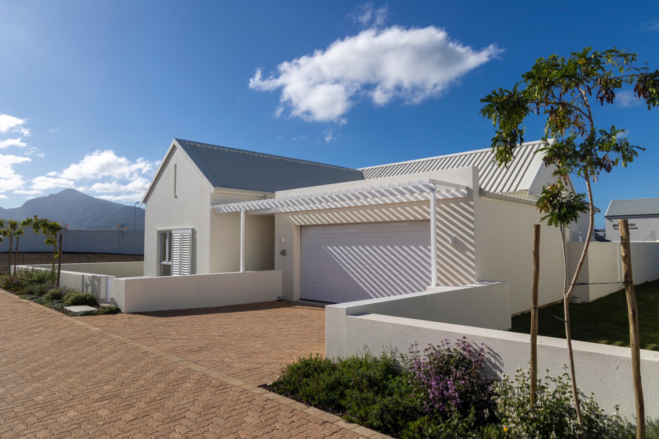 House let in George - GEL1709683