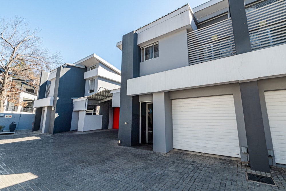 Security complex home for sale in Bryanston - HP1709800