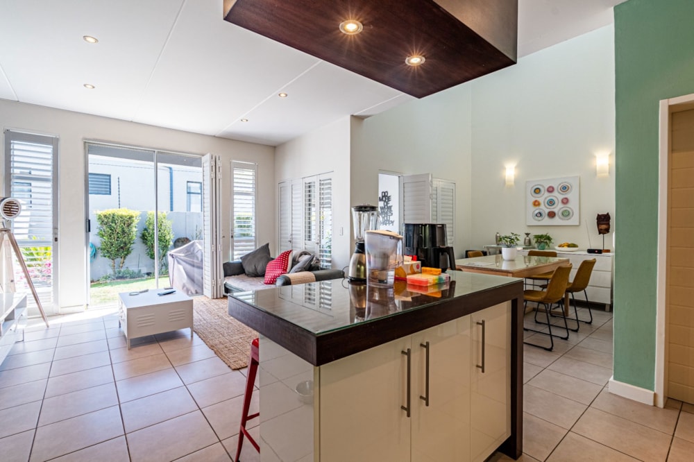 Security complex home for sale in Bryanston - HP1709800 Security complex home for sale in Bryanston - HP1709800