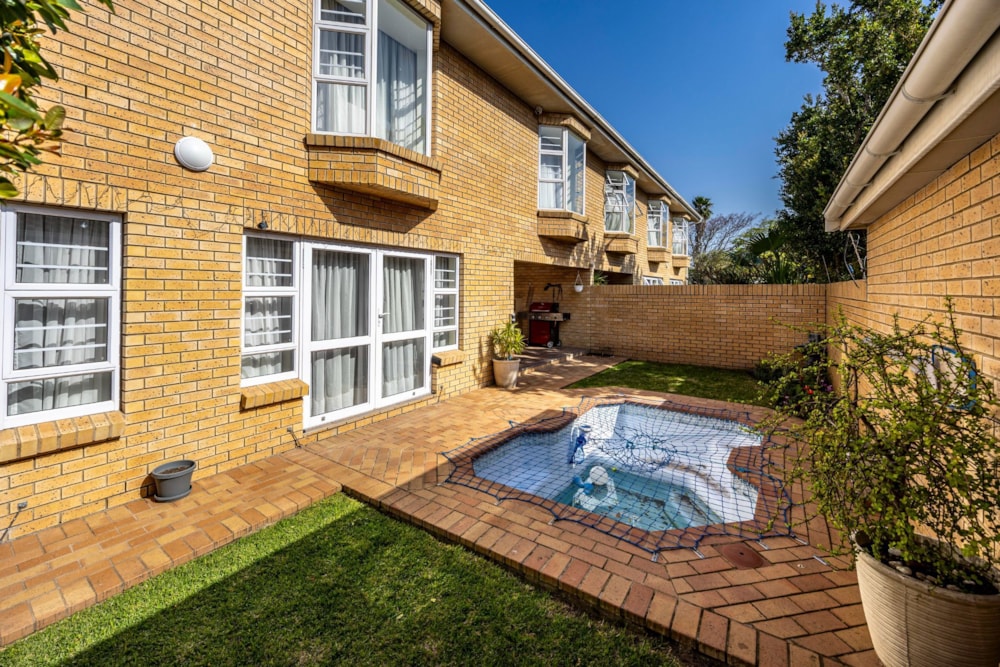 Townhouse for sale in Nahoon - 1EZ1710606