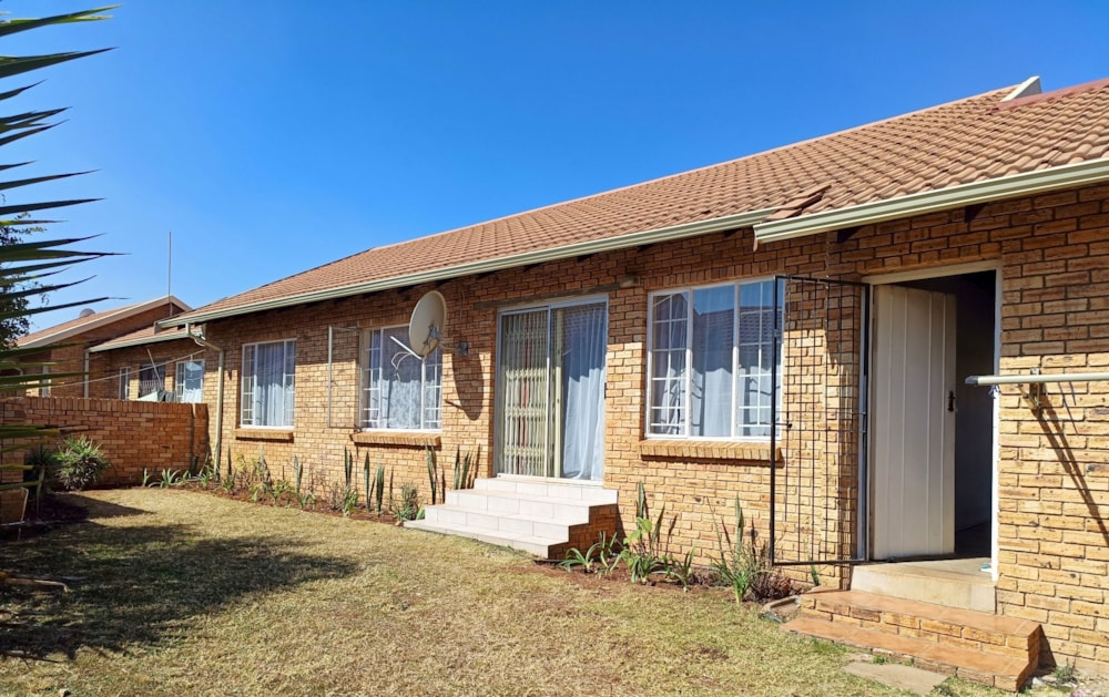 Townhouse for sale in Eldoraigne - CN1710145 Townhouse for sale in Eldoraigne - CN1710145