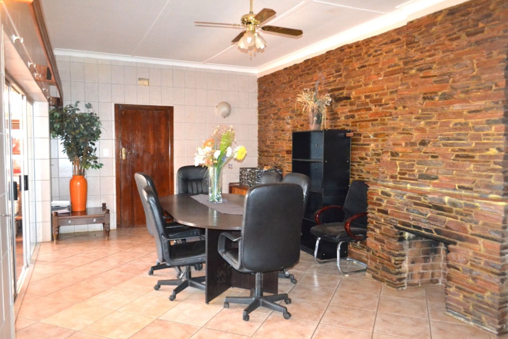 House for sale in Mookgopong (Naboomspruit) - 1MDM1710410