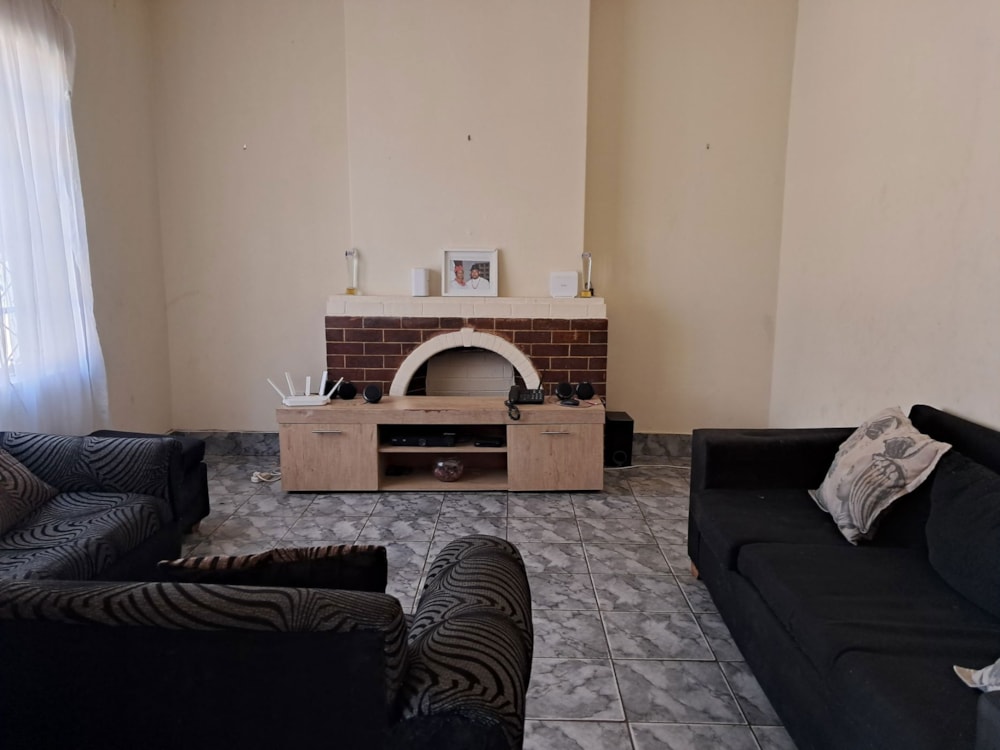 House for sale in Forest Hill, Johannesburg - 1GV1712966