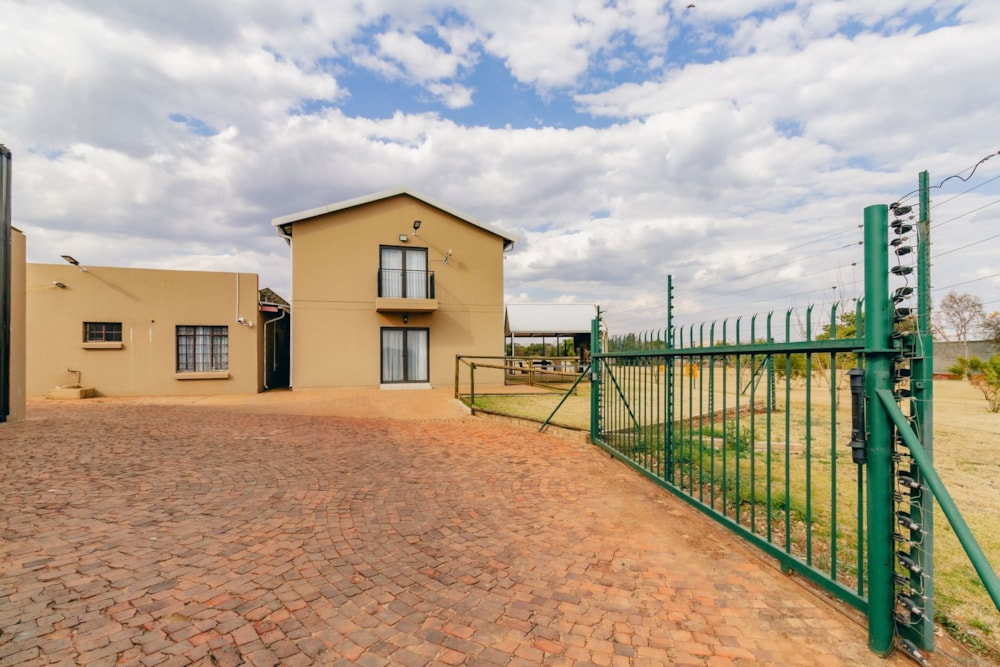Smallholding for sale in Rietfontein, Hartbeespoort - 1HR1712383
