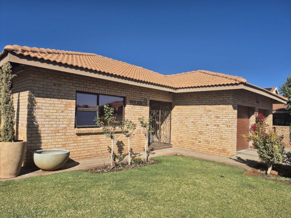 House for sale in Hillcrest, Kimberley - 1KJ1710663 House for sale in Hillcrest, Kimberley - 1KJ1710663