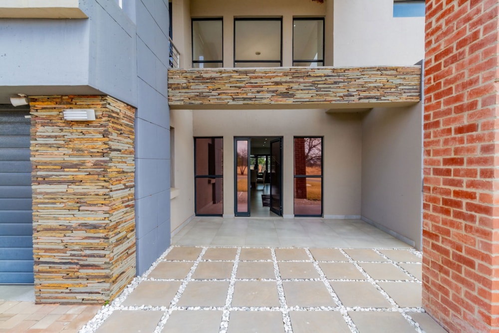 Security estate home for sale in La Camargue - 1HR1710741