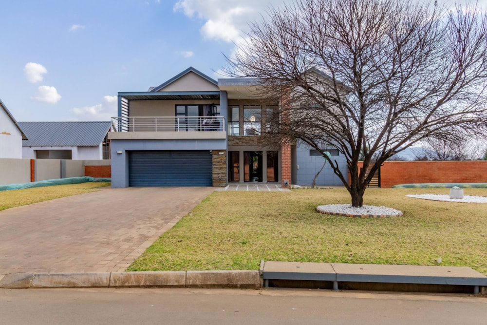 Security estate home for sale in La Camargue - 1HR1710741