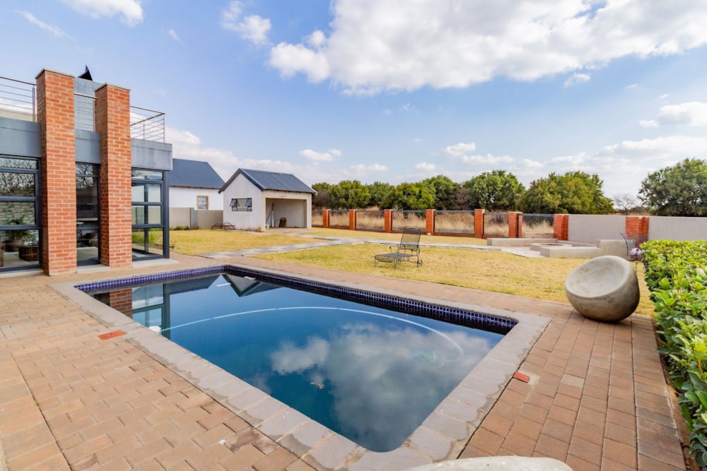 Security estate home for sale in La Camargue - 1HR1710741