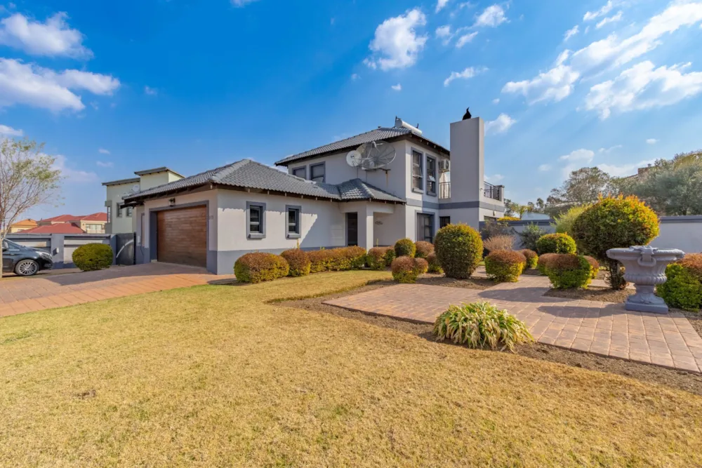 Double-storey house for sale in Helderwyk Estate - 1BJ1710698 Double-storey house for sale in Helderwyk Estate - 1BJ1710698
