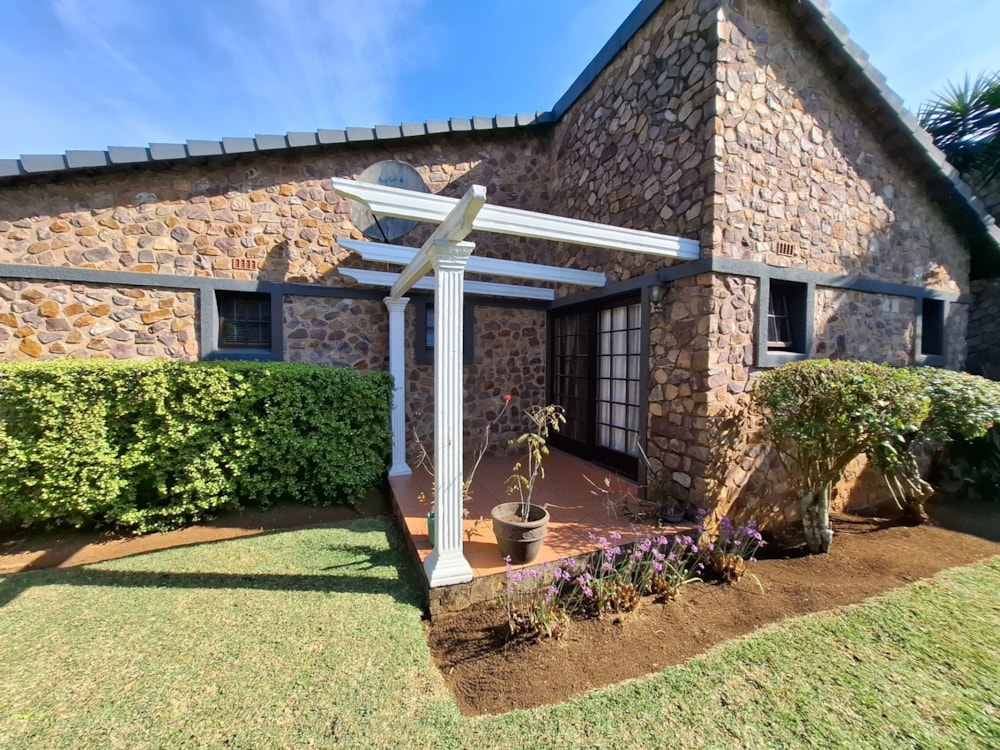 Security complex home let in Bothas Hill - 1KF1711730 Security complex home let in Bothas Hill - 1KF1711730