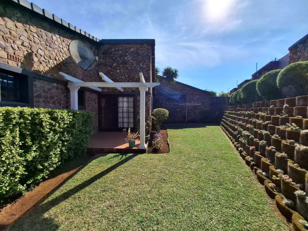 Security complex home let in Bothas Hill - 1KF1711730 Security complex home let in Bothas Hill - 1KF1711730