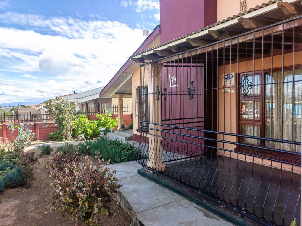 House for sale in Oudtshoorn - 1OU1710873 House for sale in Oudtshoorn - 1OU1710873