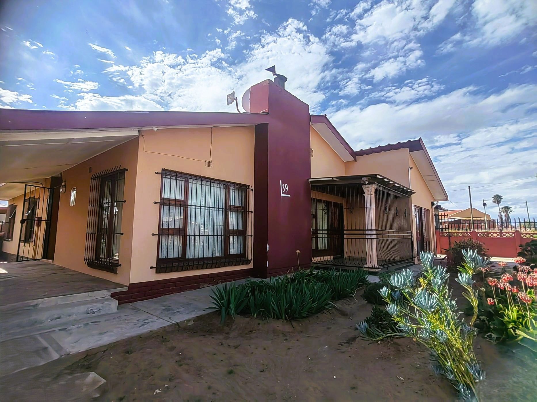 House for sale in Oudtshoorn - 1OU1710873