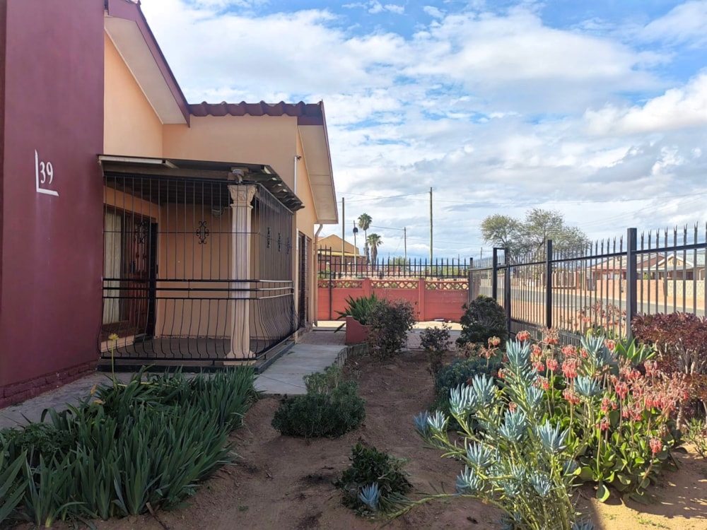 House for sale in Oudtshoorn - 1OU1710873 House for sale in Oudtshoorn - 1OU1710873