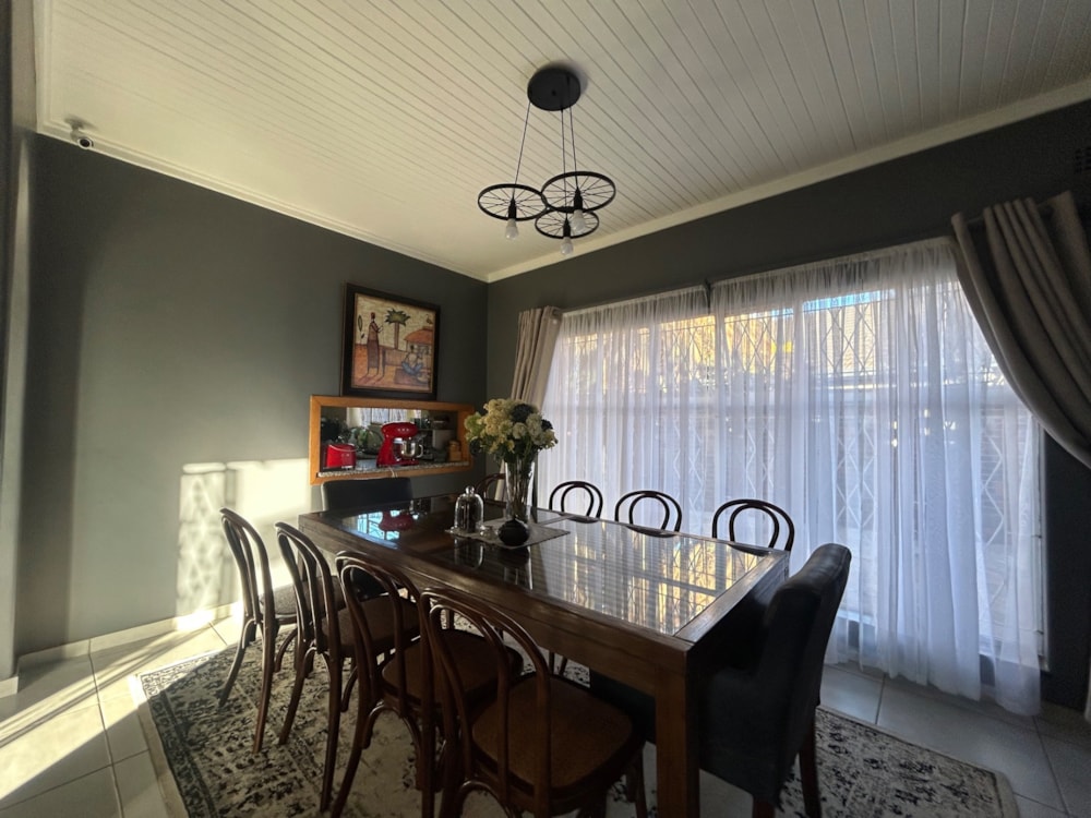 House for sale in Hillcrest, Kimberley - 1KJ1710874 House for sale in Hillcrest, Kimberley - 1KJ1710874