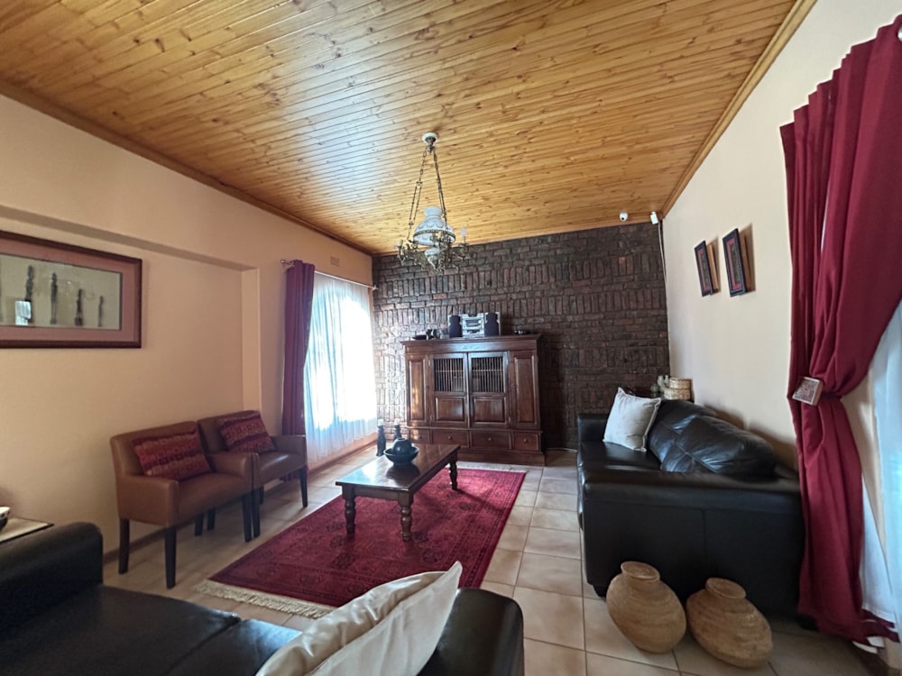 House for sale in Hillcrest, Kimberley - 1KJ1710874 House for sale in Hillcrest, Kimberley - 1KJ1710874