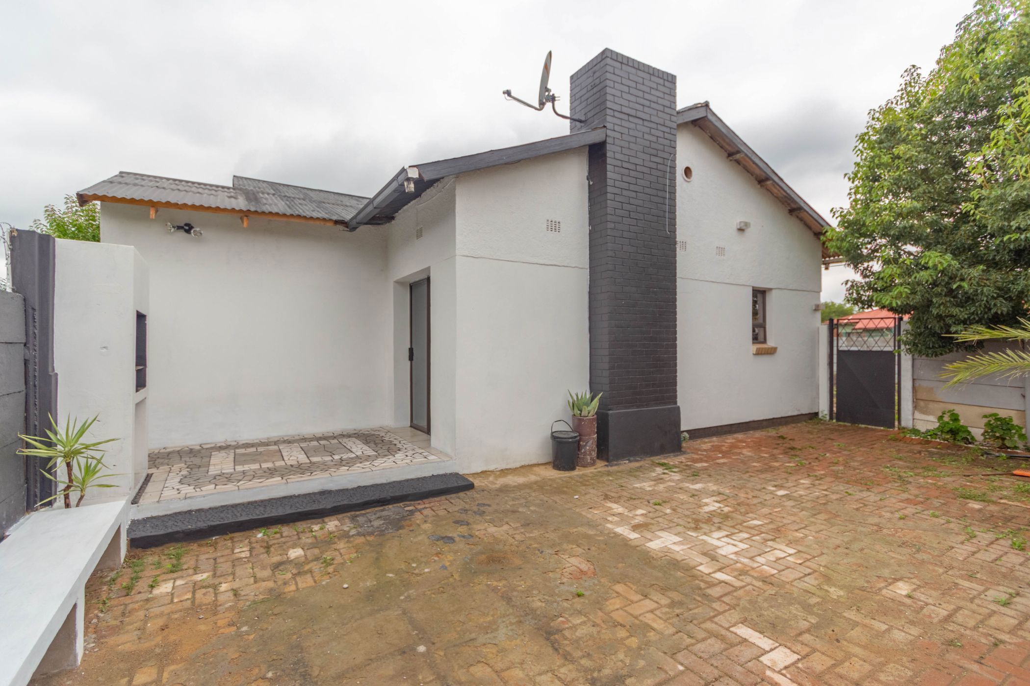 House let in Brenthurst - 1BJ1710892