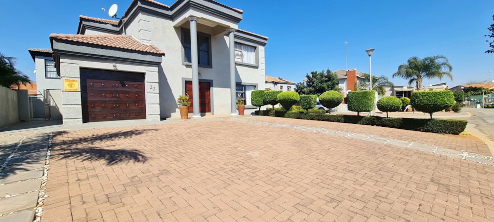 Double-storey house for sale in Bendor - 1PS1712565 Double-storey house for sale in Bendor - 1PS1712565