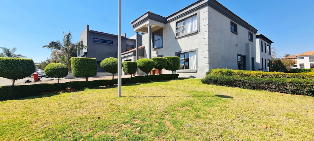 Double-storey house for sale in Bendor - 1PS1712565 Double-storey house for sale in Bendor - 1PS1712565