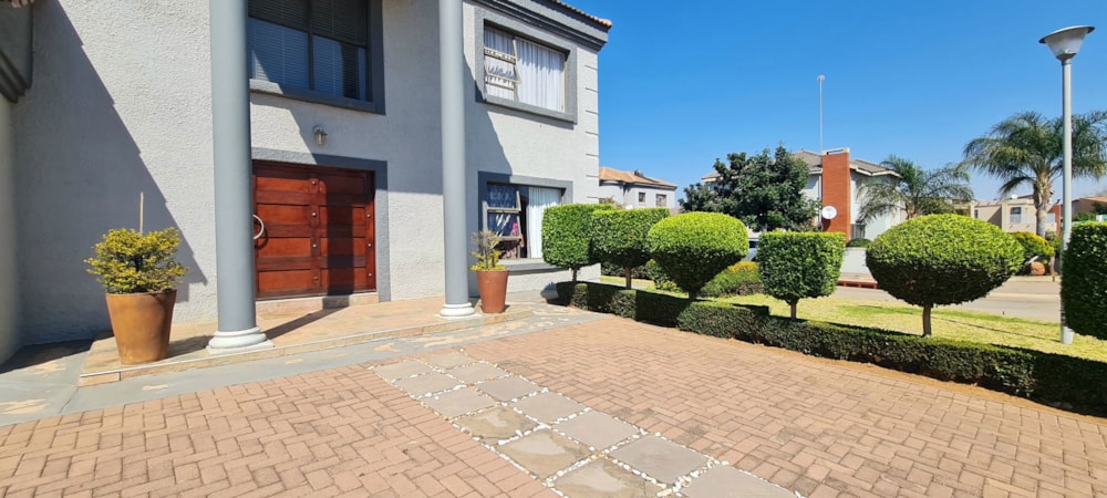 Double-storey house for sale in Bendor - 1PS1712565 Double-storey house for sale in Bendor - 1PS1712565