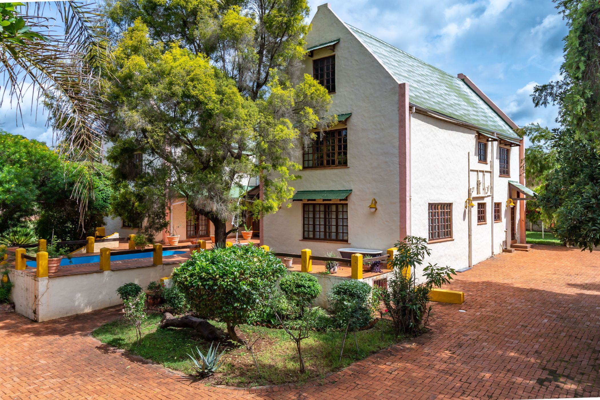 Double-storey house for sale in Hogerty hill, Zimbabwe - 3ZB1711033