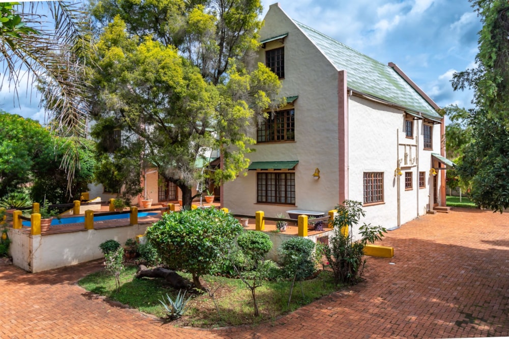 Double-storey house for sale in Hogerty hill, Zimbabwe - 3ZB1711033