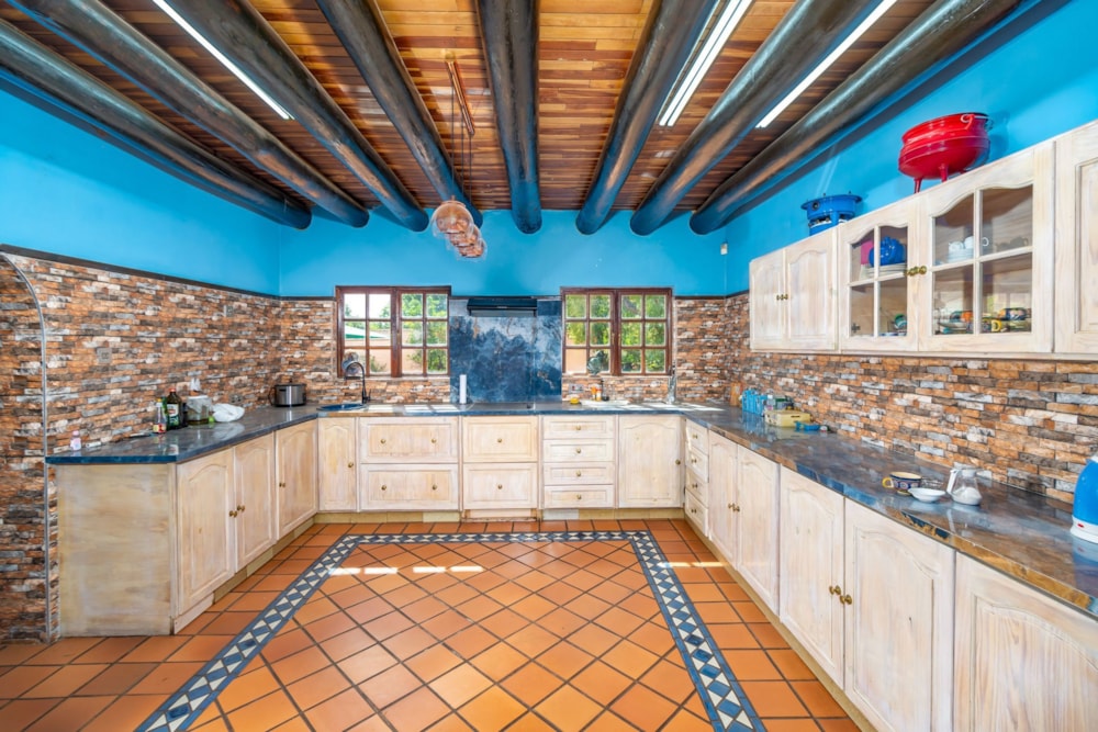 Double-storey house for sale in Hogerty hill, Zimbabwe - 3ZB1711033 Double-storey house for sale in Hogerty hill, Zimbabwe - 3ZB1711033