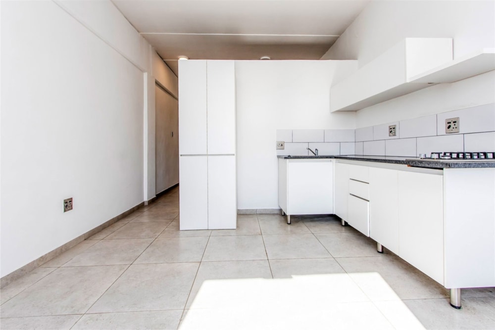 Bachelor apartment to rent in Ferndale, Randburg - RAL1711075 Bachelor apartment to rent in Ferndale, Randburg - RAL1711075