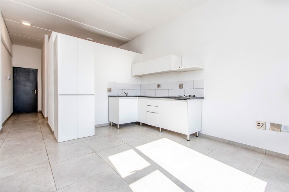 Bachelor apartment to rent in Ferndale, Randburg - RAL1711075 Bachelor apartment to rent in Ferndale, Randburg - RAL1711075