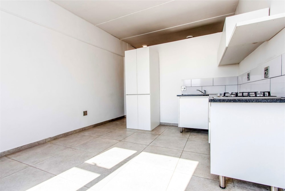 Bachelor apartment to rent in Ferndale, Randburg - RAL1711075 Bachelor apartment to rent in Ferndale, Randburg - RAL1711075