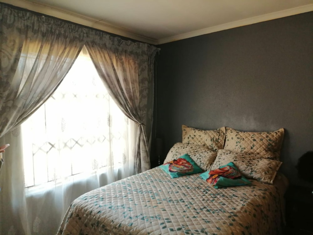 House for sale in Kwa Thema - 1SP1711094