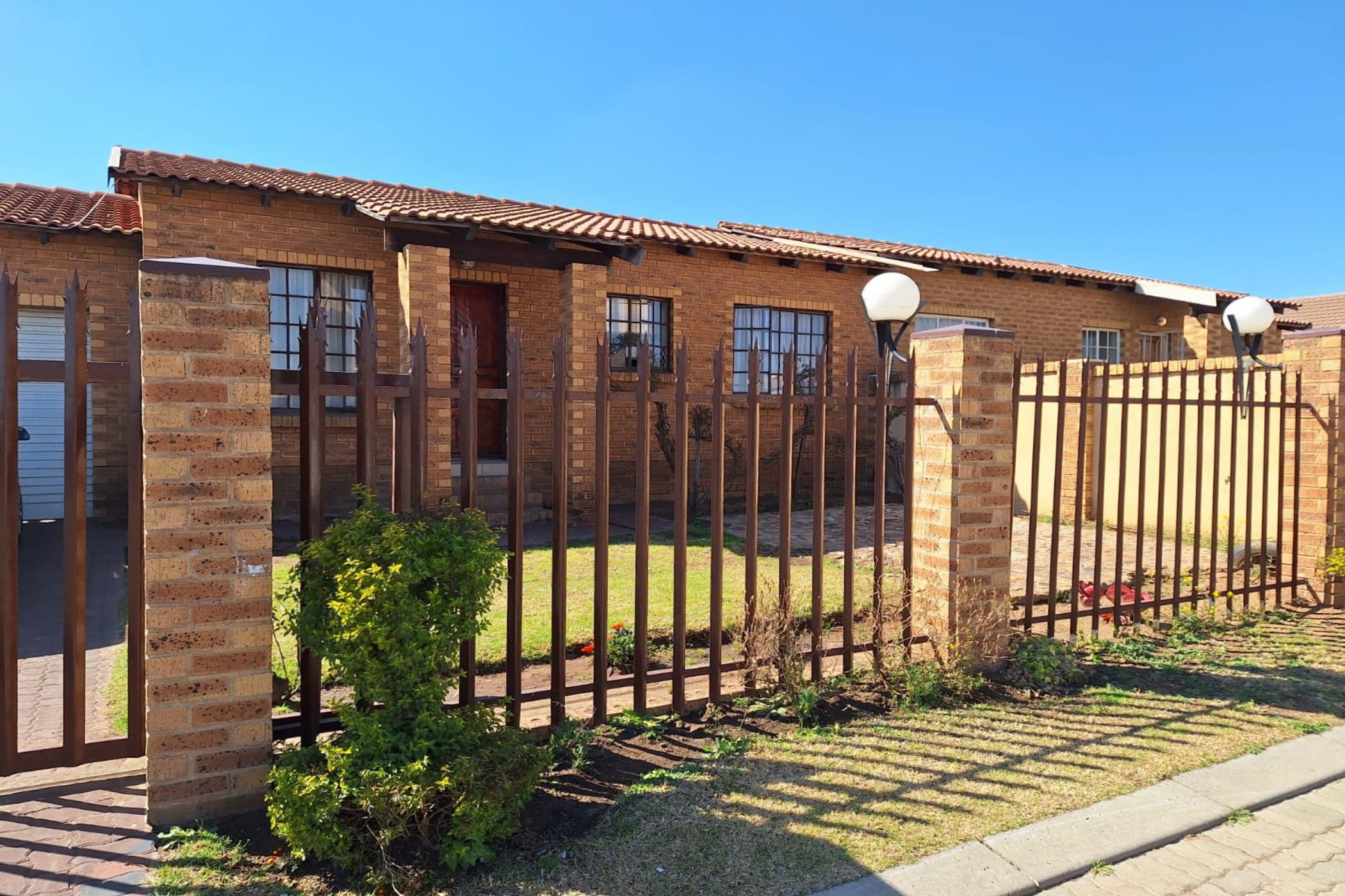 Security complex home for sale in Tasbet Park Ext 1 - 1WD1711098