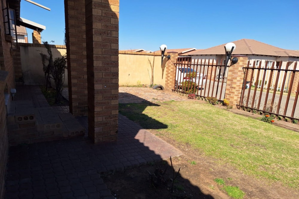 Security complex home for sale in Tasbet Park Ext 1 - 1WD1711098